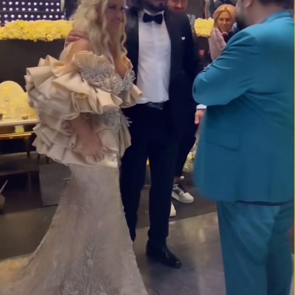 Imagini de la nunta de basm a Andei Adam cu Yosif Mohaci. Cum arată rochia de mireasă care a cântărit 20 de kilograme?